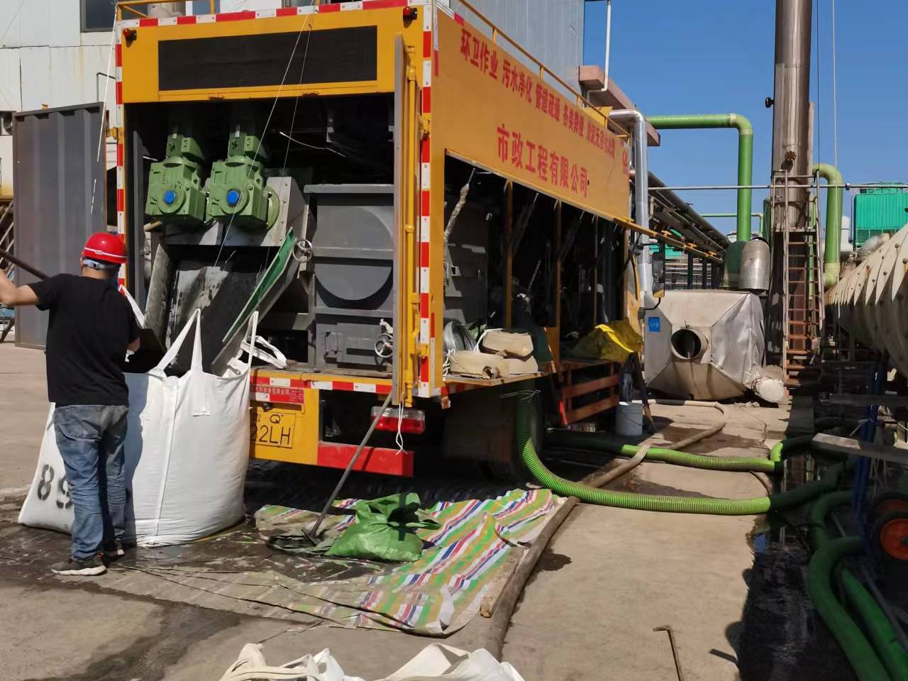 茅箭淤泥压干处理